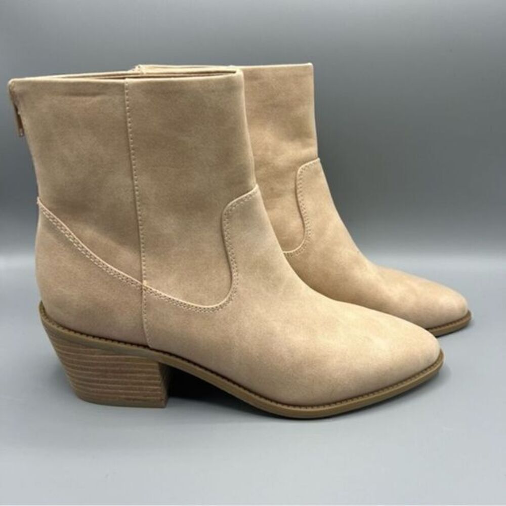 DV Dolce Vita Women's Oliviana Ankle Boot